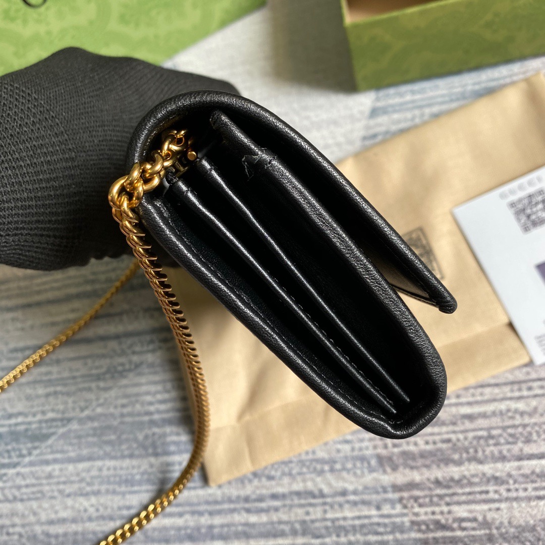 658243 Gucci Diana chain wallet with bamboo