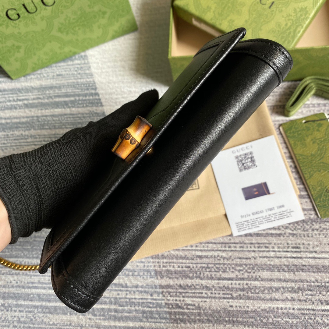 658243 Gucci Diana chain wallet with bamboo