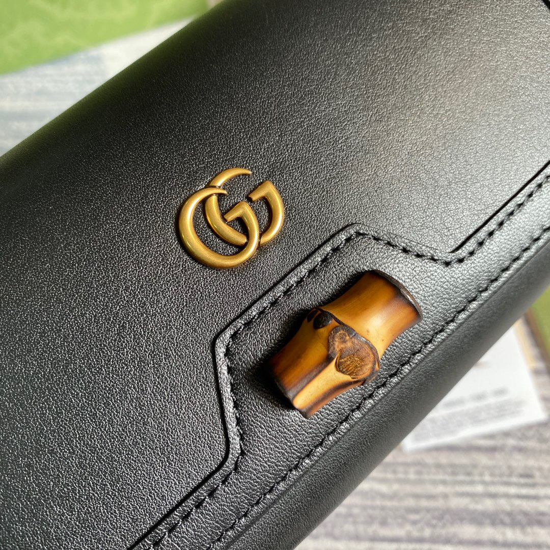 658243 Gucci Diana chain wallet with bamboo
