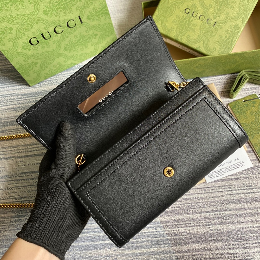 658243 Gucci Diana chain wallet with bamboo