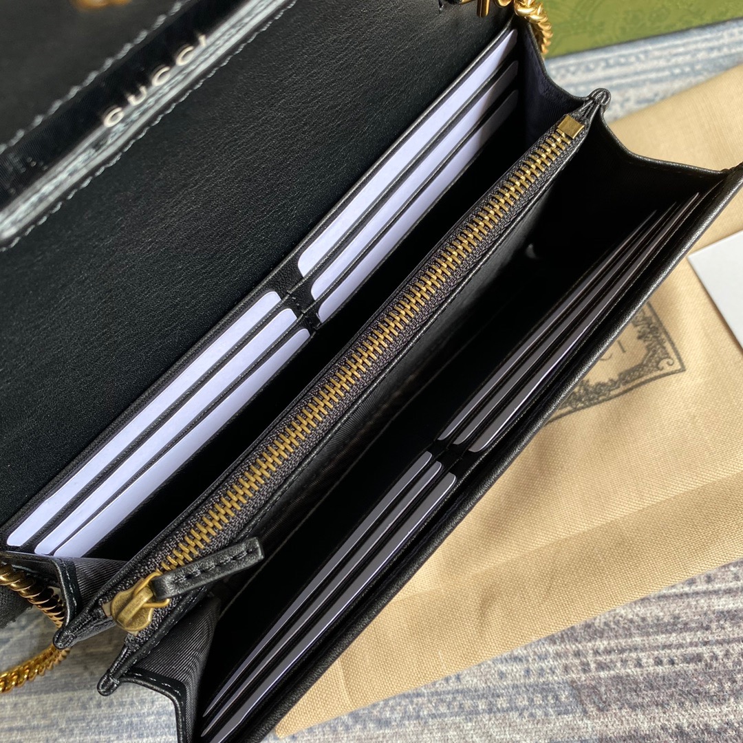 658243 Gucci Diana chain wallet with bamboo