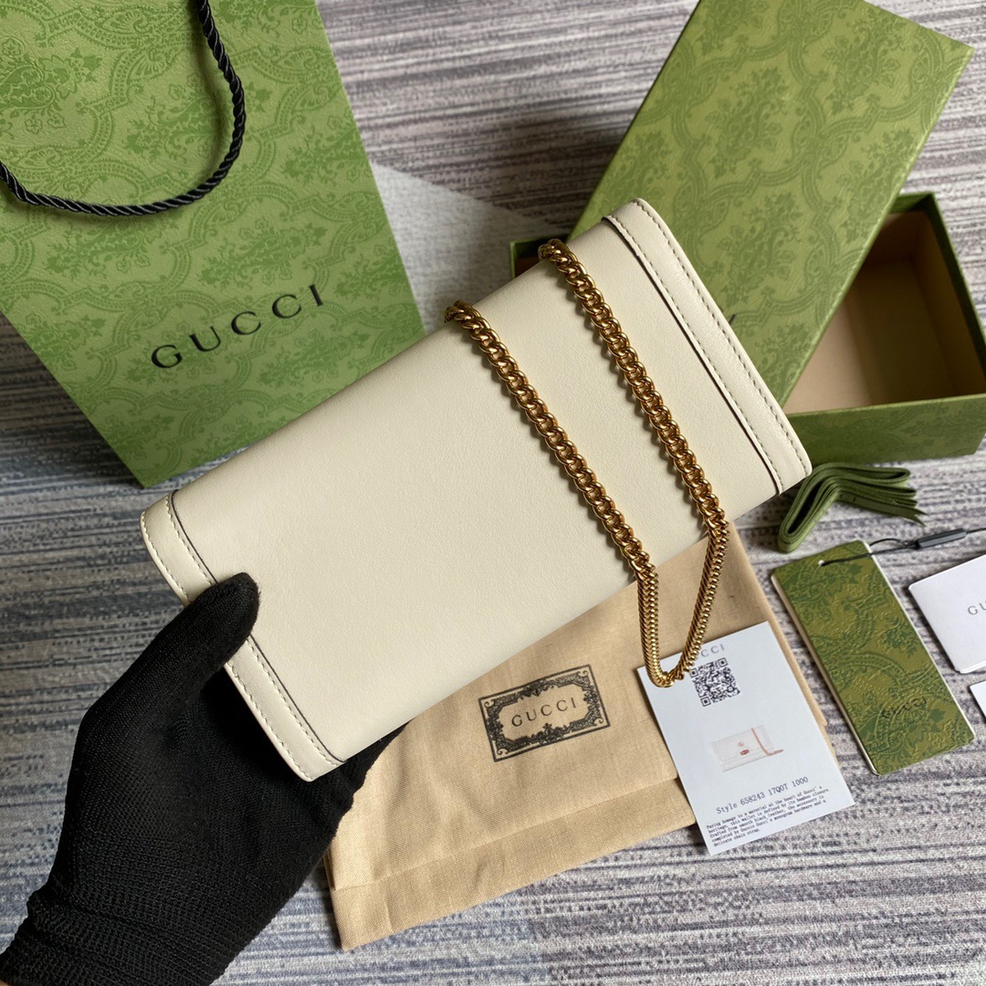 658243 Gucci Diana chain wallet with bamboo