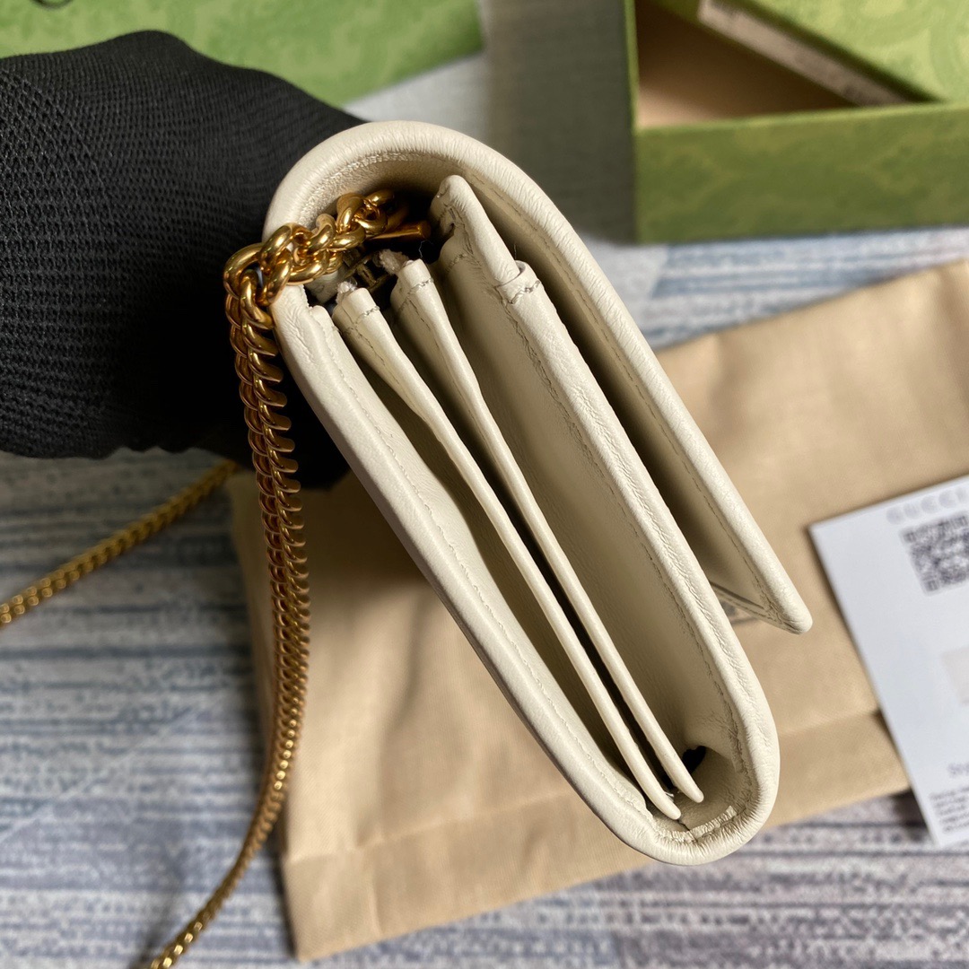 658243 Gucci Diana chain wallet with bamboo