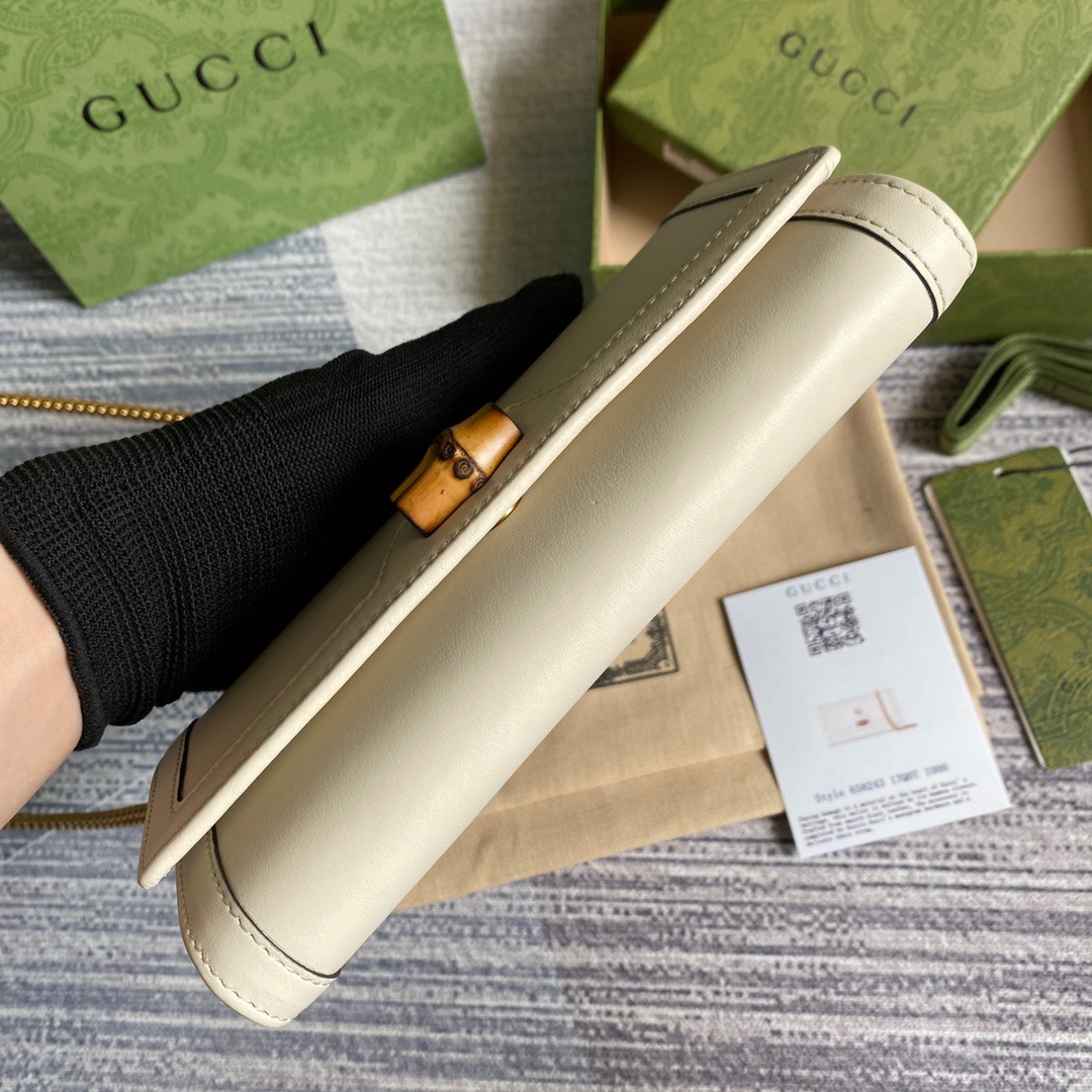 658243 Gucci Diana chain wallet with bamboo