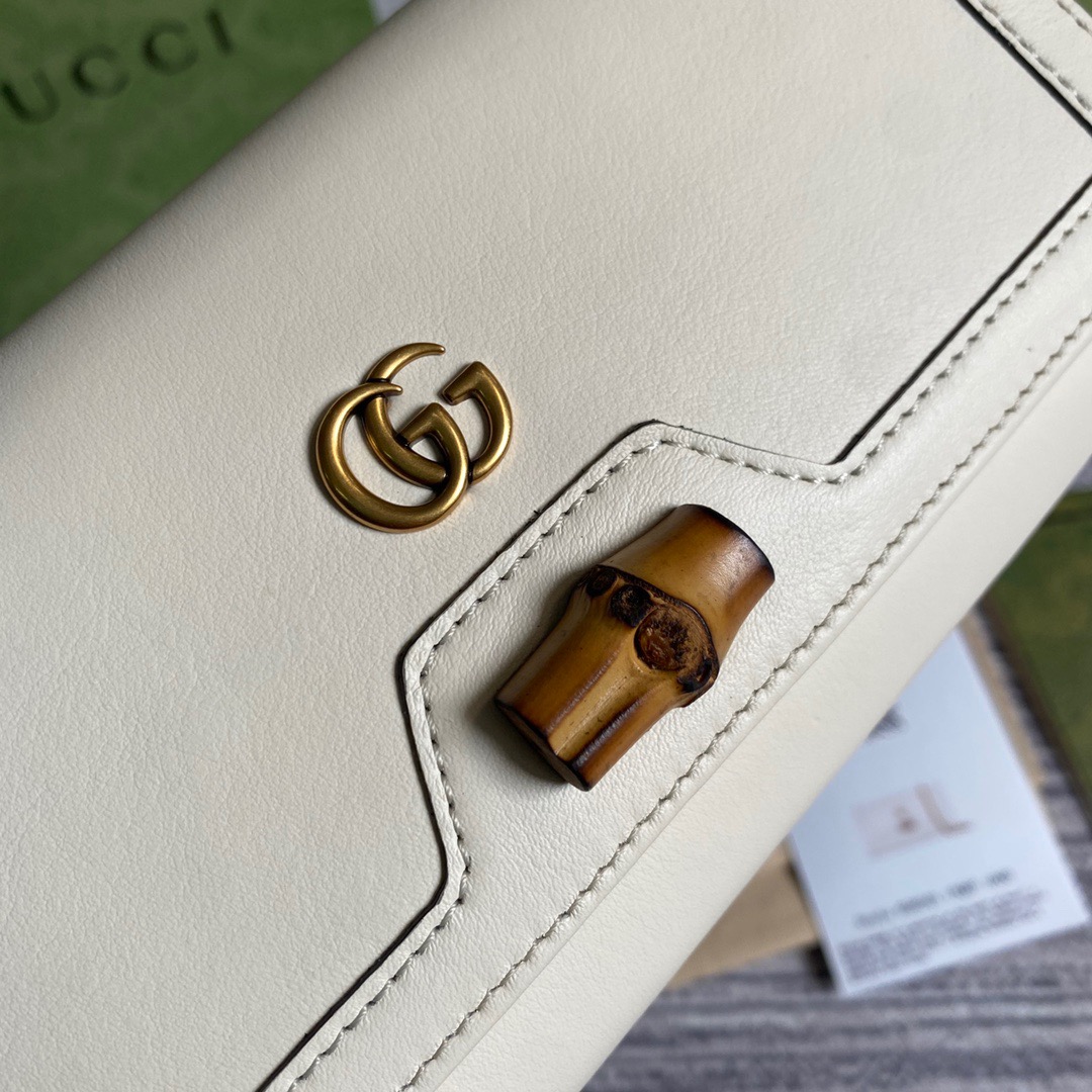 658243 Gucci Diana chain wallet with bamboo