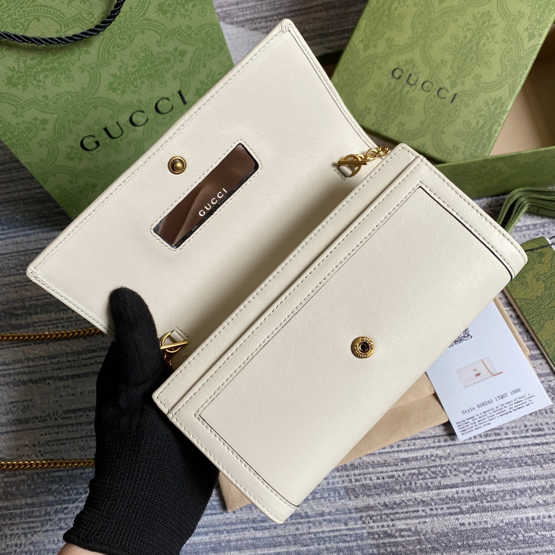 658243 Gucci Diana chain wallet with bamboo