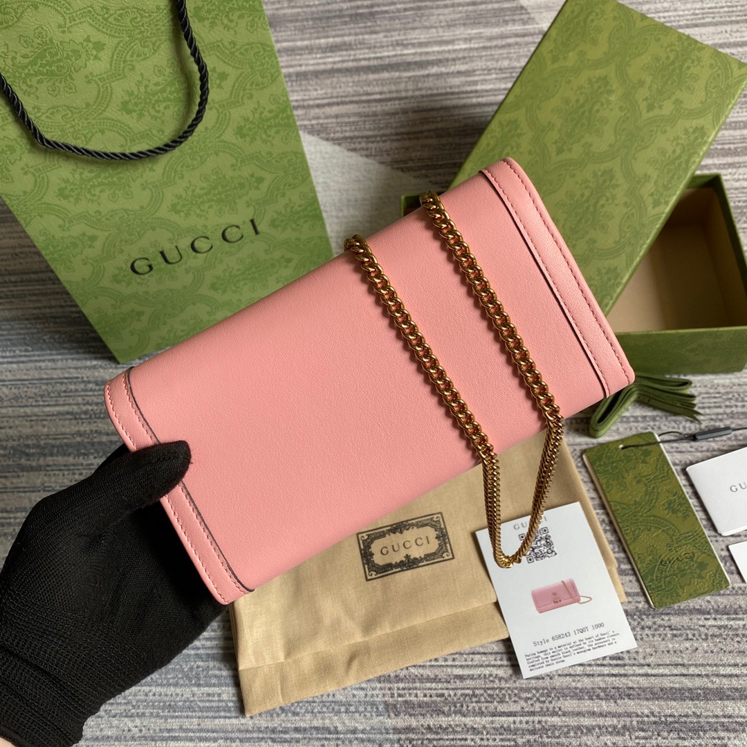 658243 Gucci Diana chain wallet with bamboo