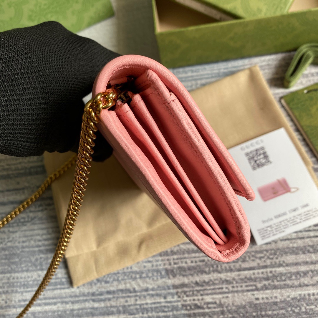 658243 Gucci Diana chain wallet with bamboo
