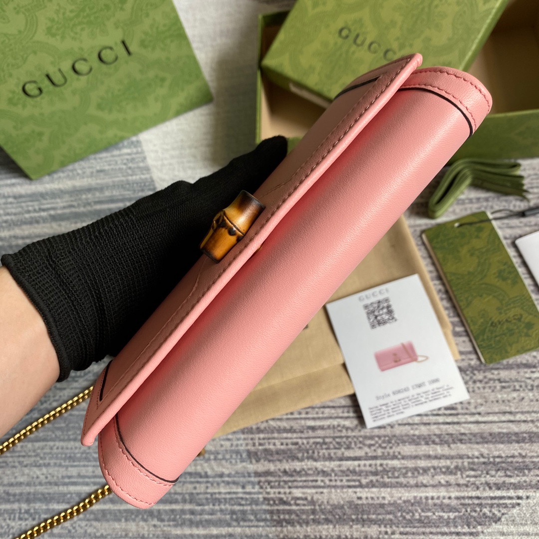 658243 Gucci Diana chain wallet with bamboo