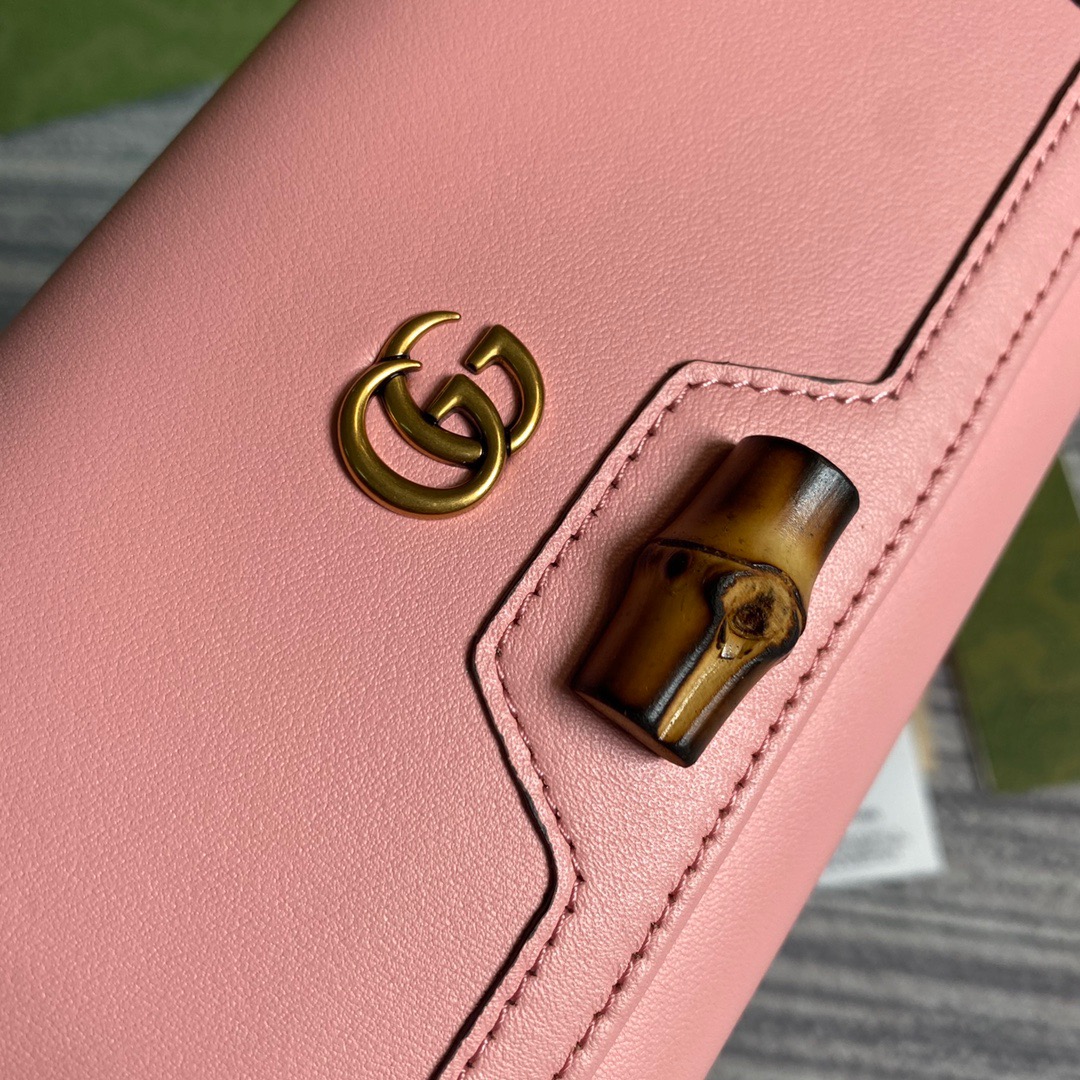 658243 Gucci Diana chain wallet with bamboo