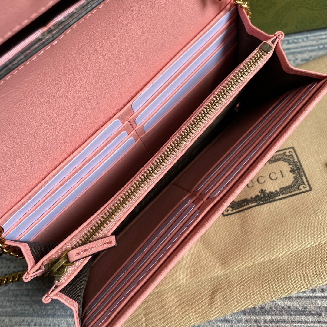 658243 Gucci Diana chain wallet with bamboo