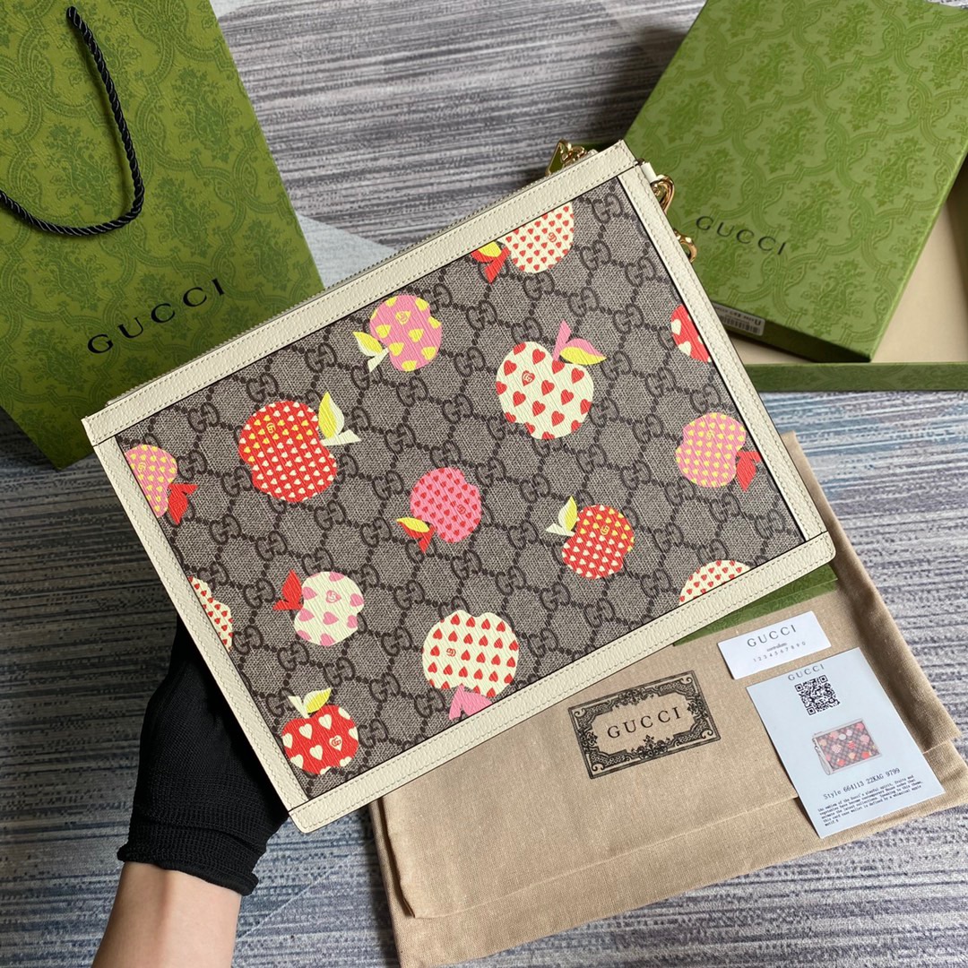 GG Supreme portfolio, GUCCI HNDBAGS Clutches