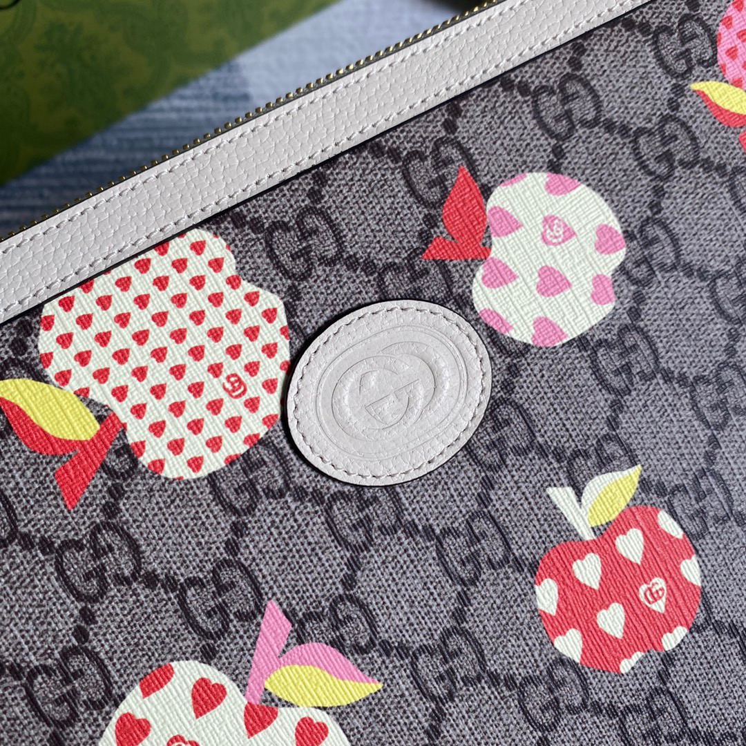 GG Supreme portfolio, GUCCI HNDBAGS Clutches