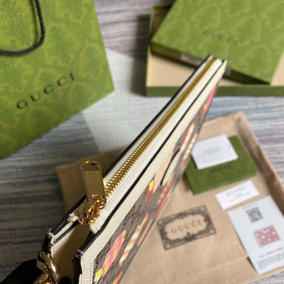 GG Supreme portfolio, GUCCI HNDBAGS Clutches