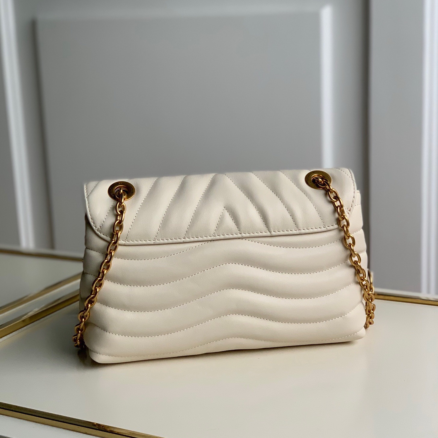 M58549 LV NEW WAVE CHAIN BAG, LOUIS VUITTON LV