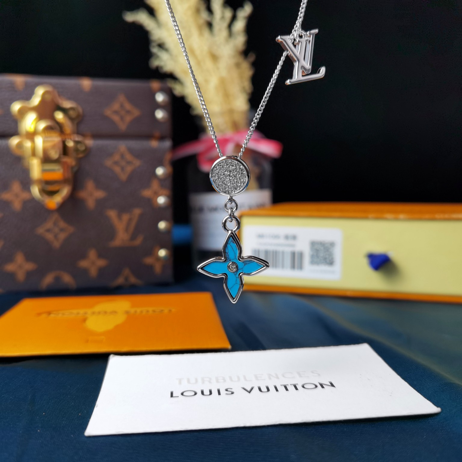 LV CATCH PENDANT NECKLACE
