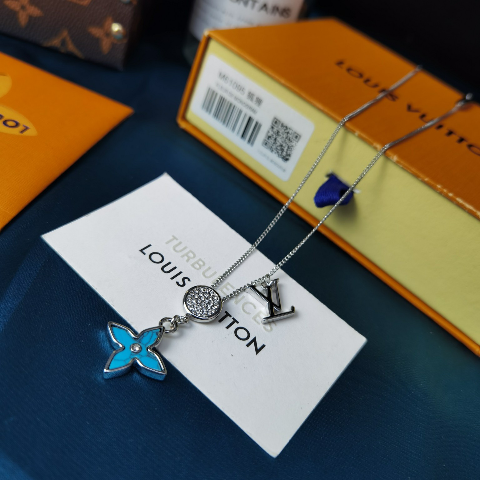 LV CATCH PENDANT NECKLACE