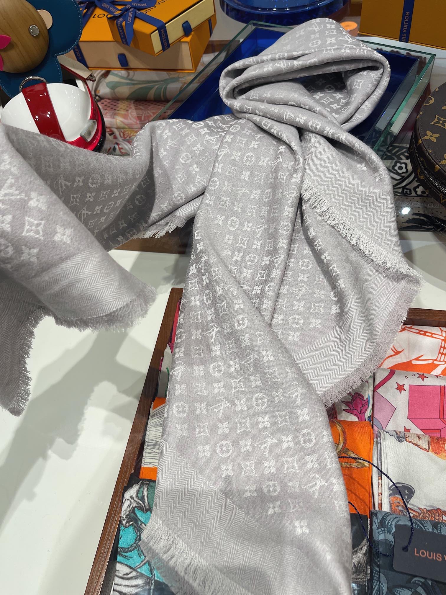 Petit louis shawl, lv