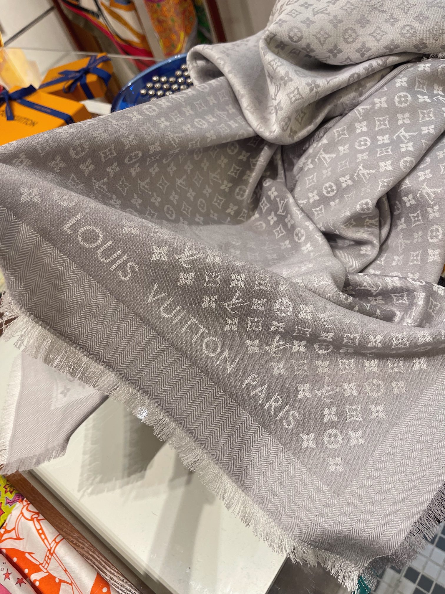 Petit louis shawl, lv