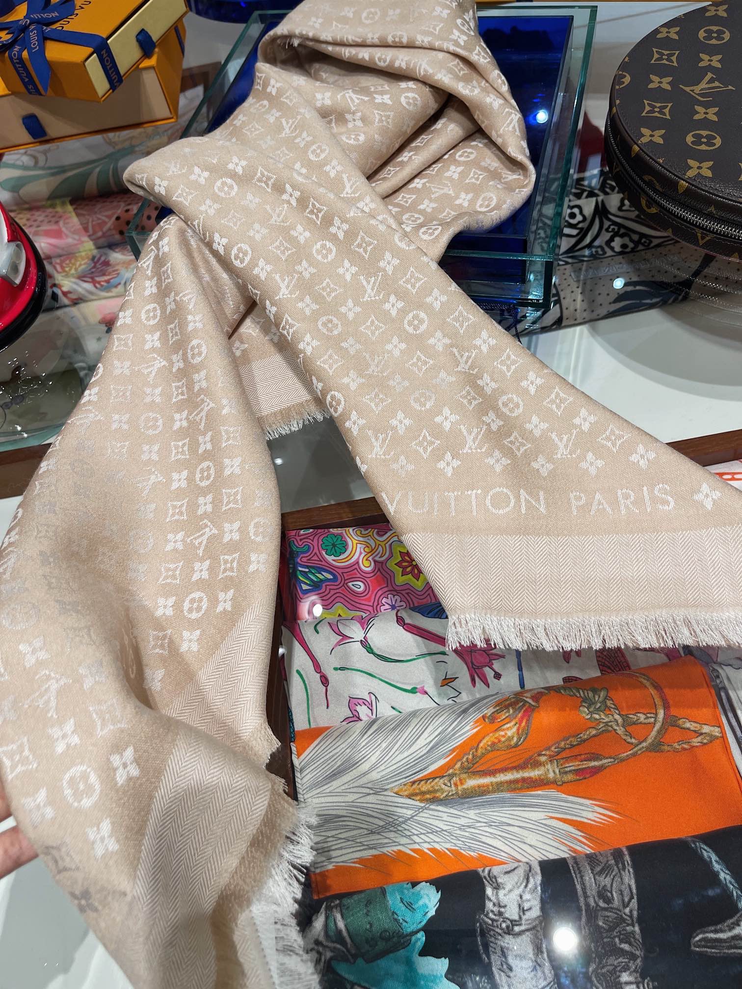 Petit louis shawl, lv