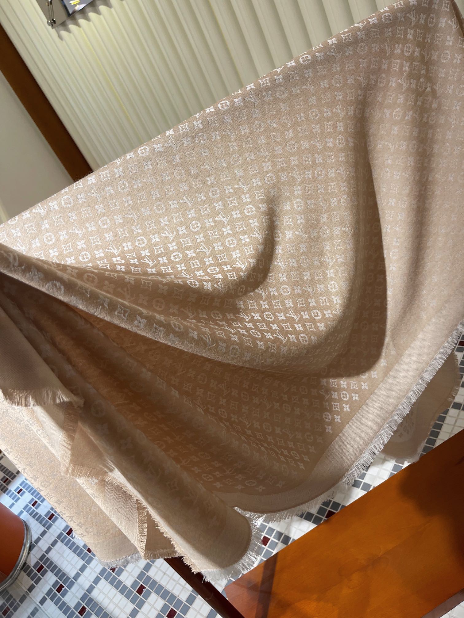 Petit louis shawl, lv