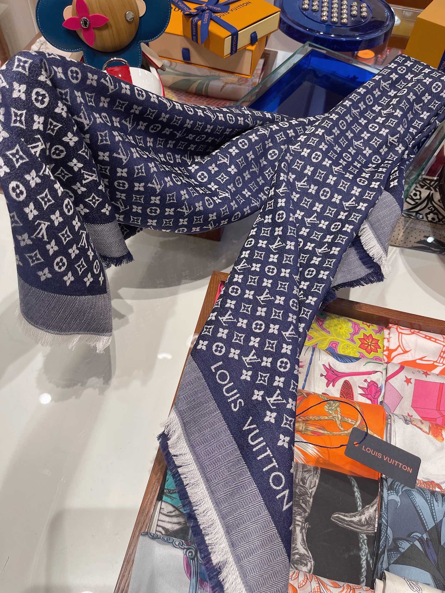 Petit louis shawl, lv