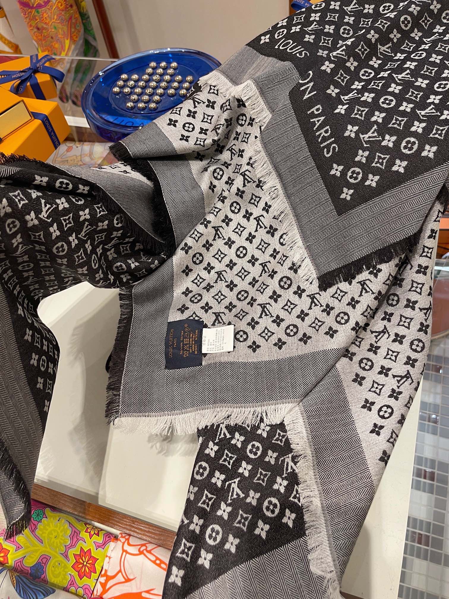 Petit louis shawl, lv