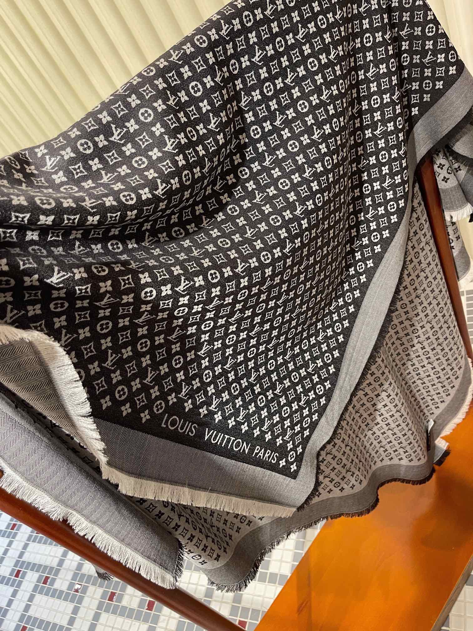 Petit louis shawl, lv