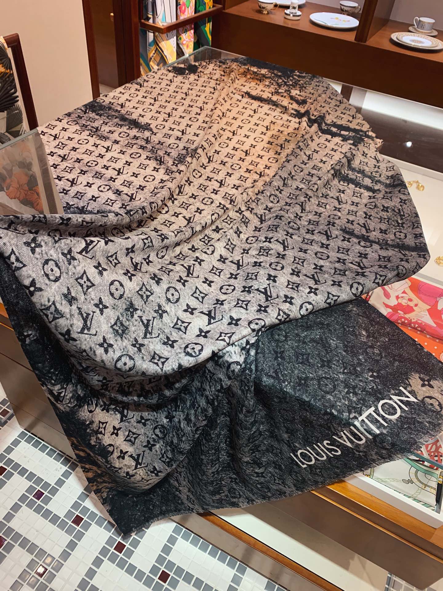 LOUIS VUITTON LV Scarf