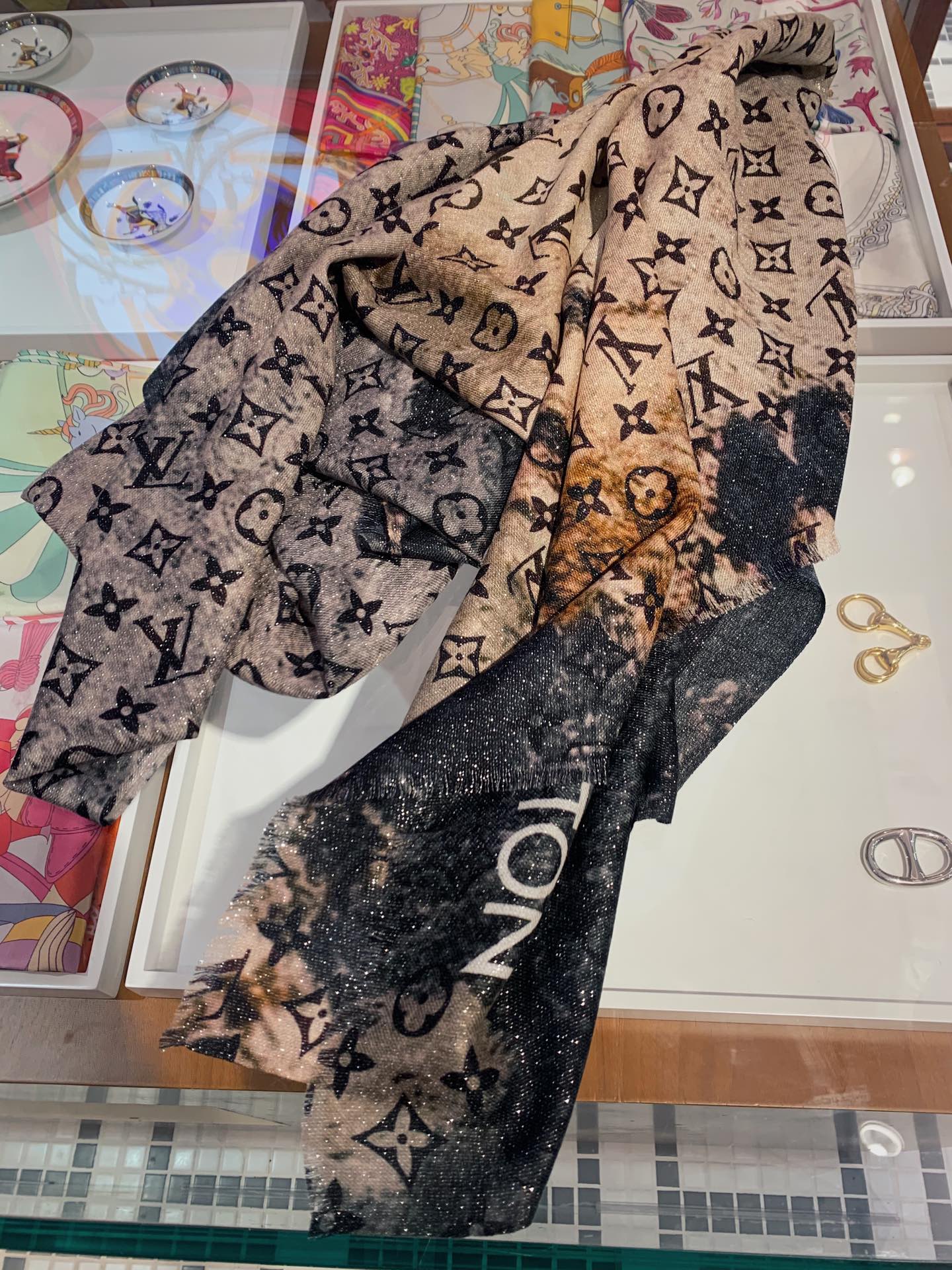 LOUIS VUITTON LV Scarf