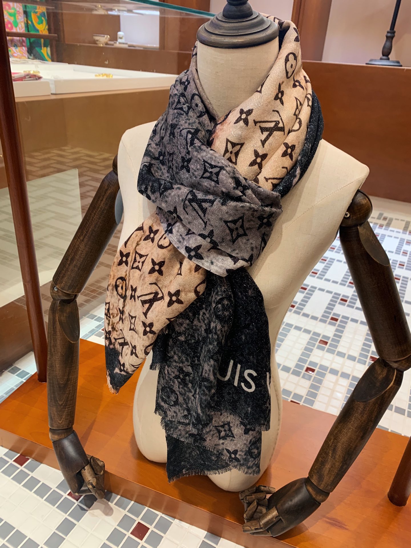 LOUIS VUITTON LV Scarf