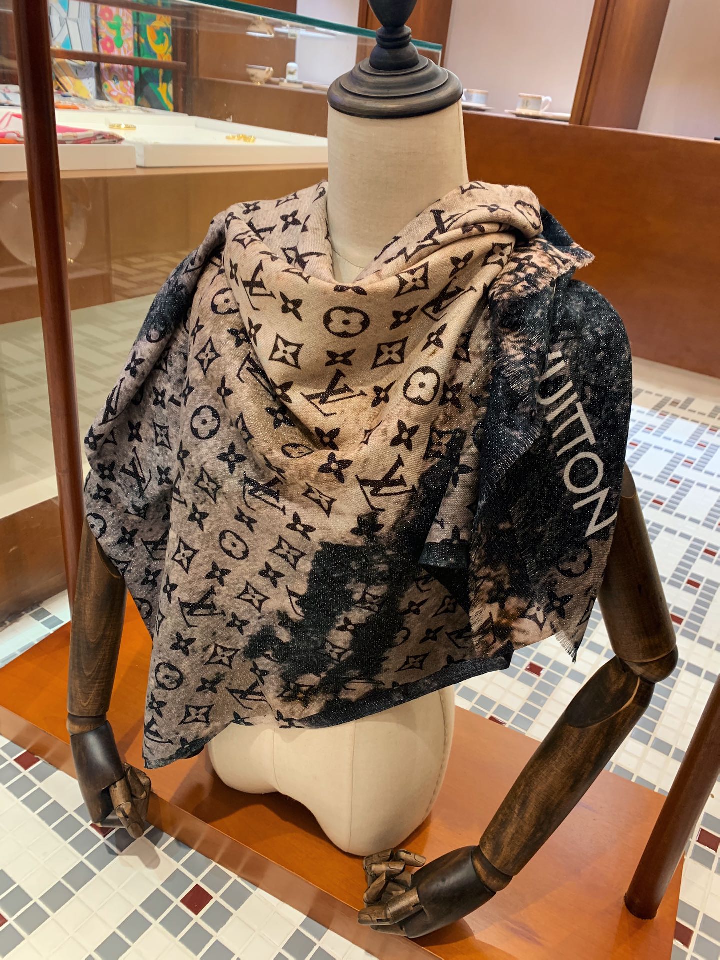 LOUIS VUITTON LV Scarf