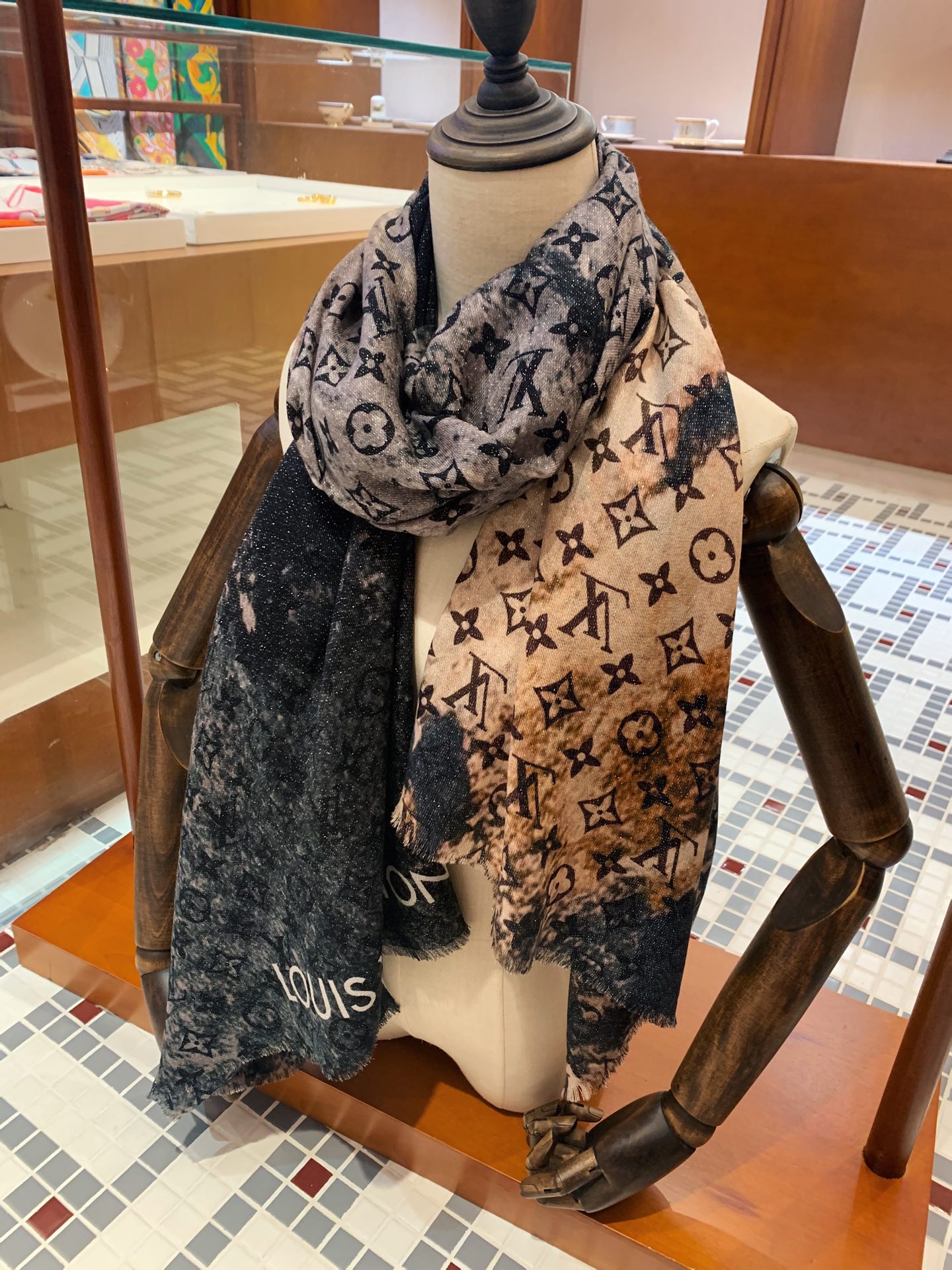 LOUIS VUITTON LV Scarf