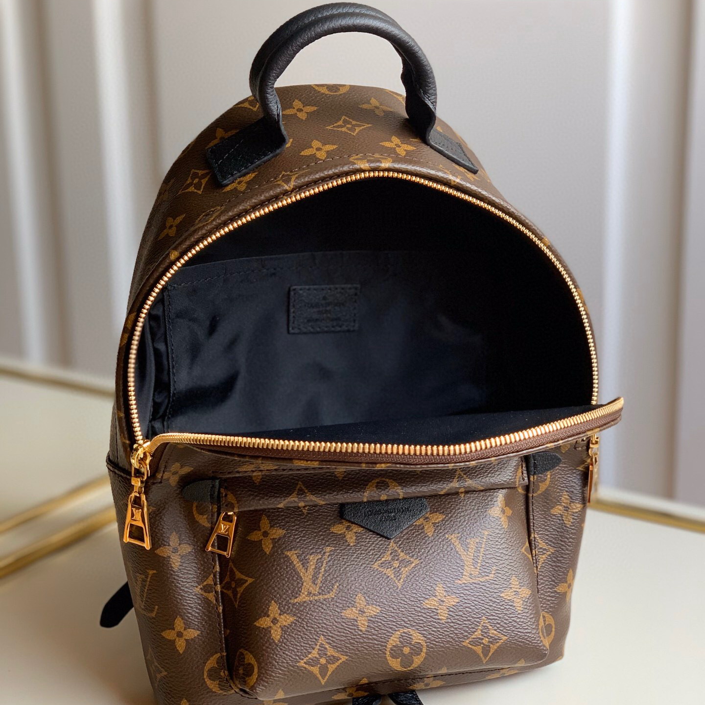 M44871  PALM SPRINGS PM, LOUIS VUITTON LV