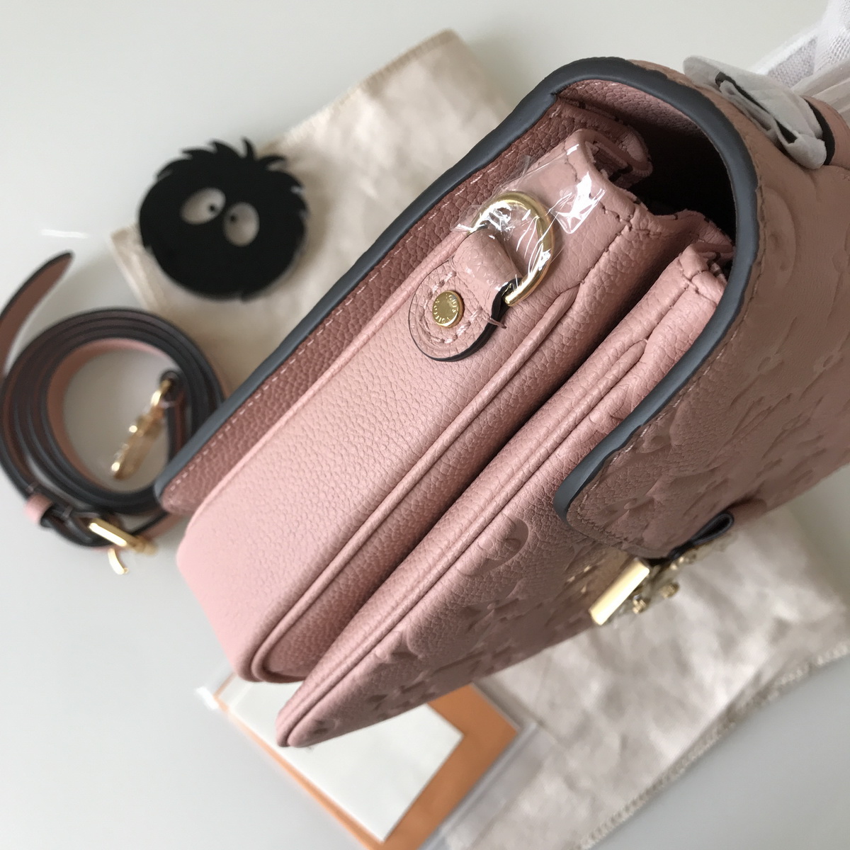 M44018, Louis Vuitton LV, POCHETTE METIS