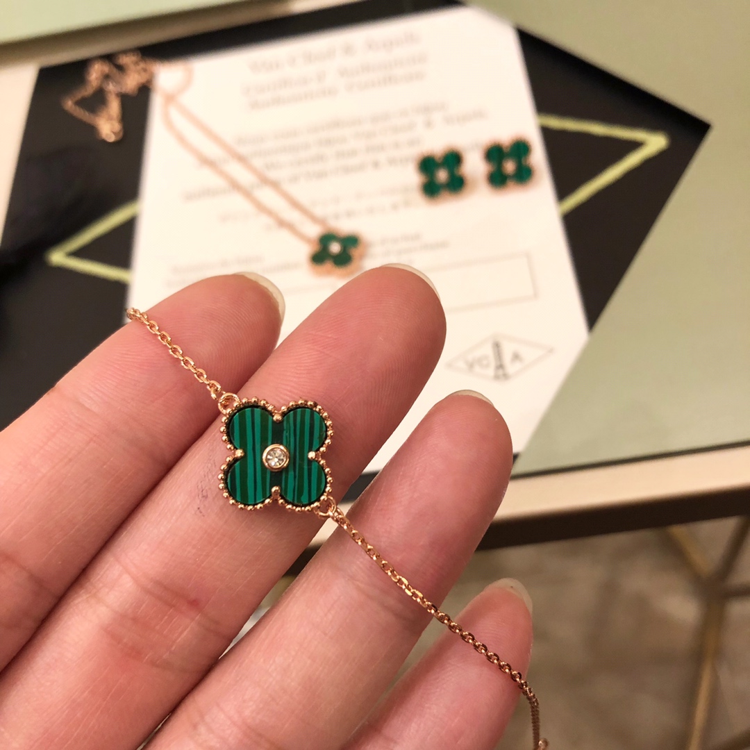 VanCleef&Arpels Bracelets