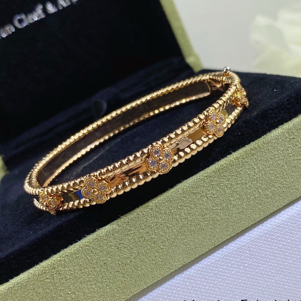 VanCleef&Arpels Bangles 17cm