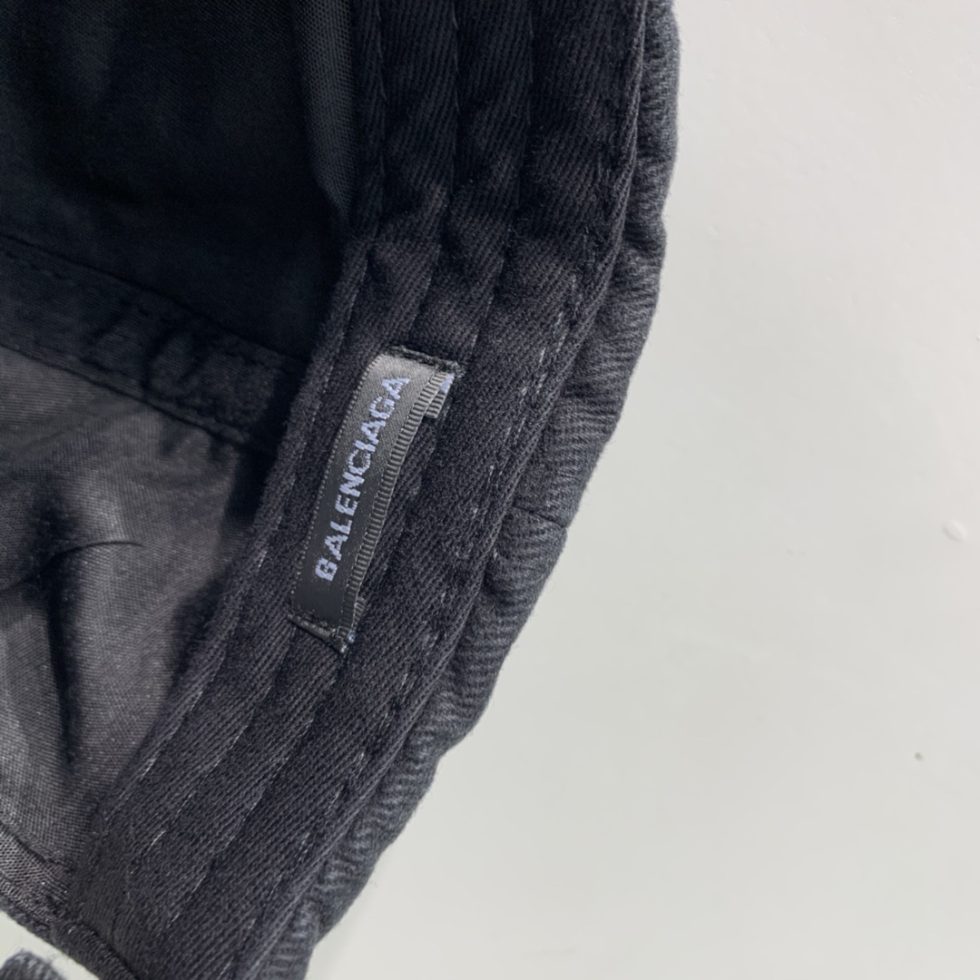 BALENCIAGA CAP