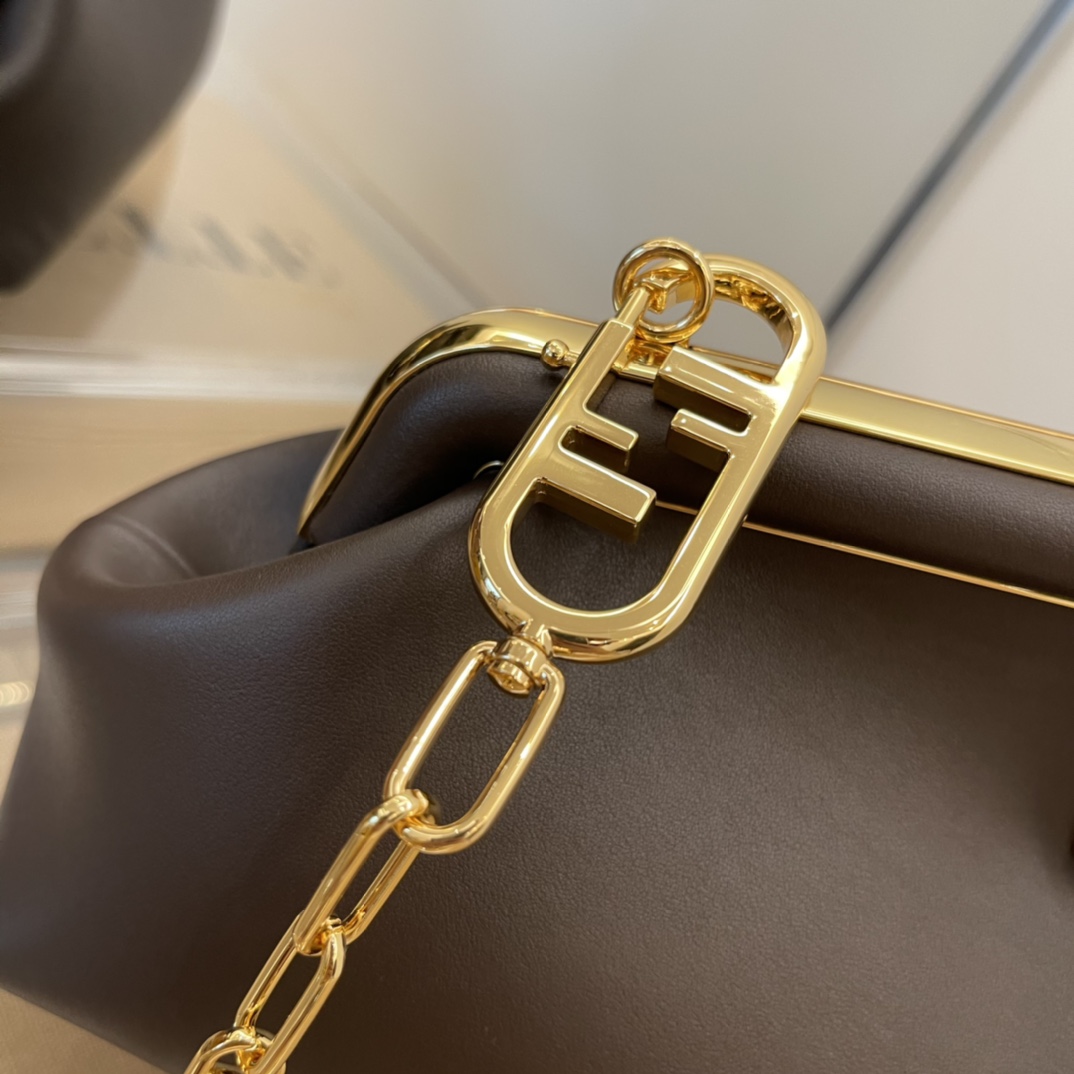 STRAP YOU, Gold-colored metal shoulder strap