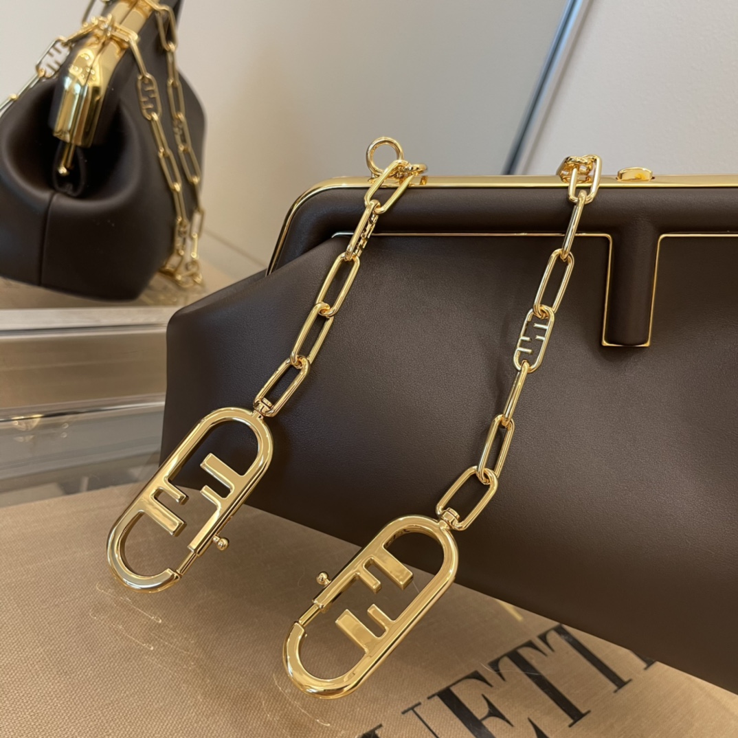 STRAP YOU, Gold-colored metal shoulder strap