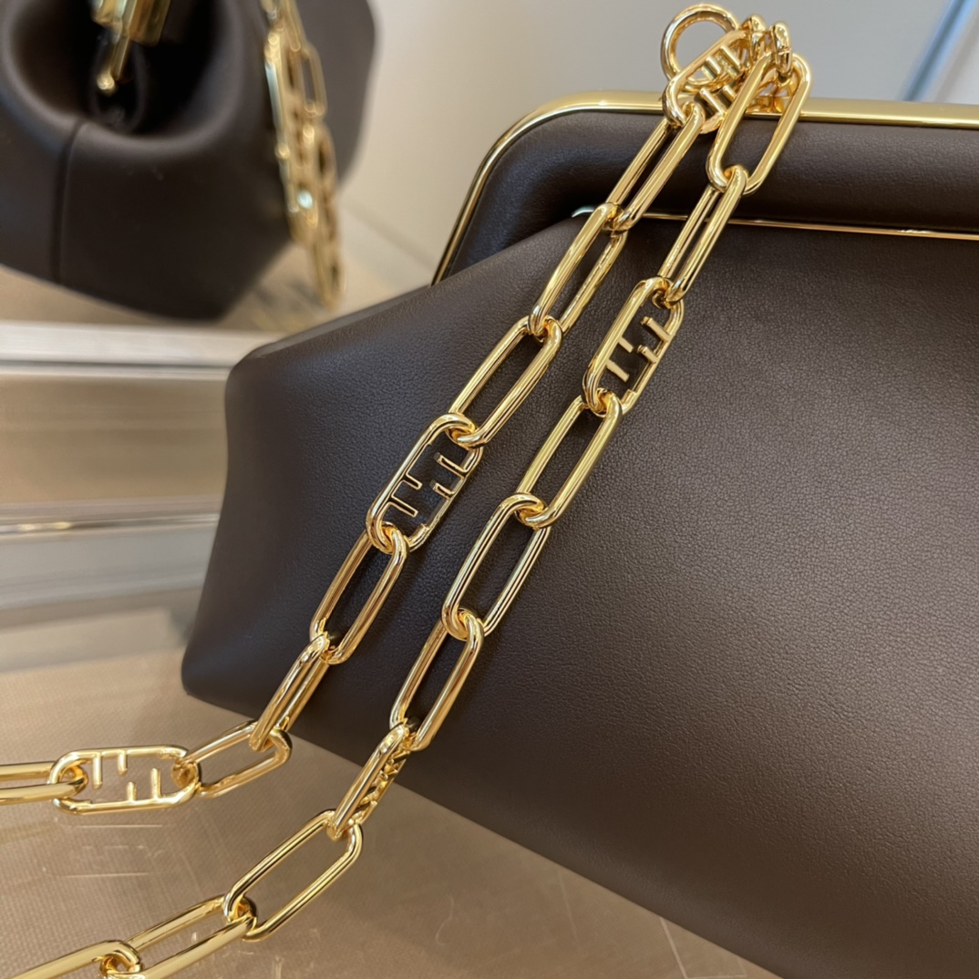STRAP YOU, Gold-colored metal shoulder strap
