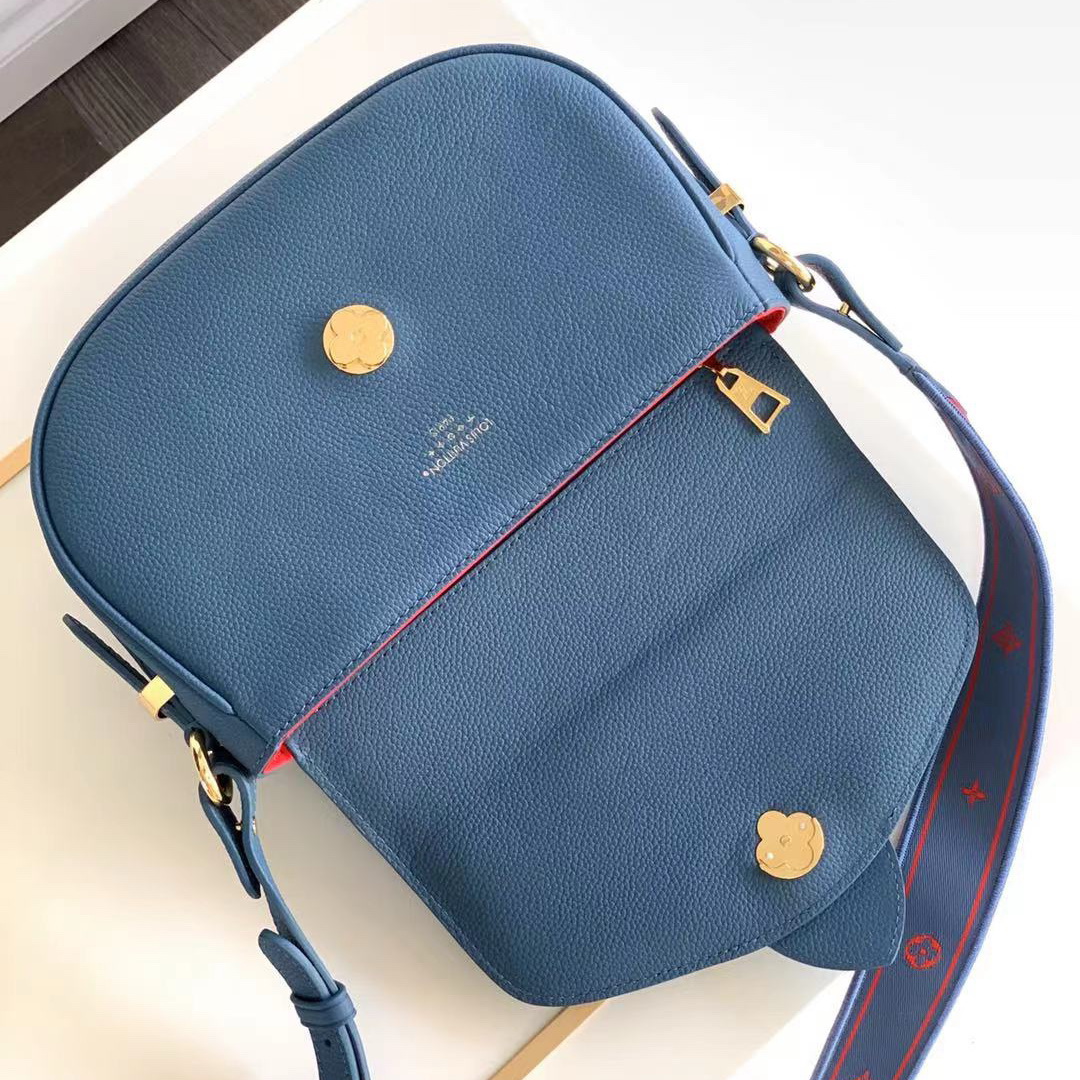 LV PONT 9 SOFT MM, LOUIS VUITTON LV