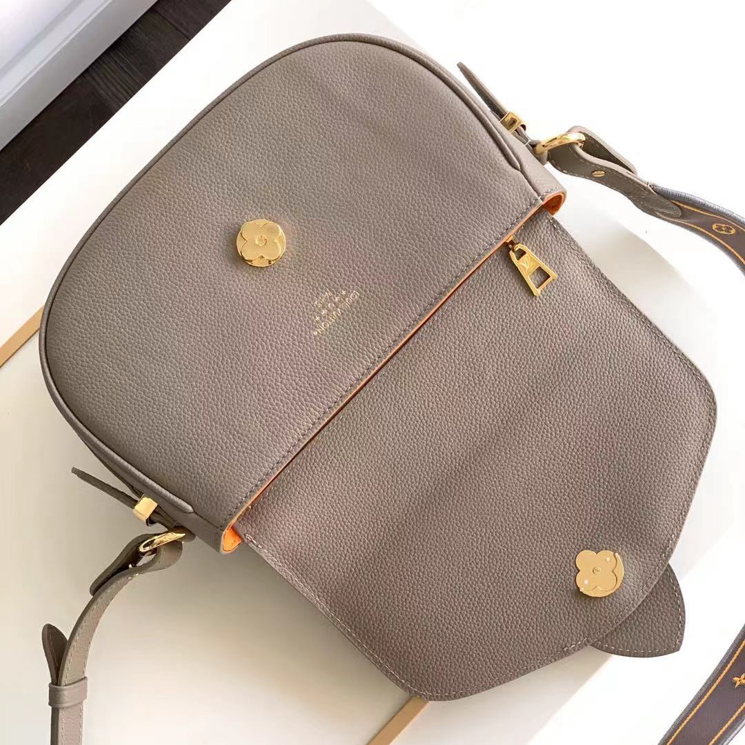 LV PONT 9 SOFT MM, LOUIS VUITTON LV