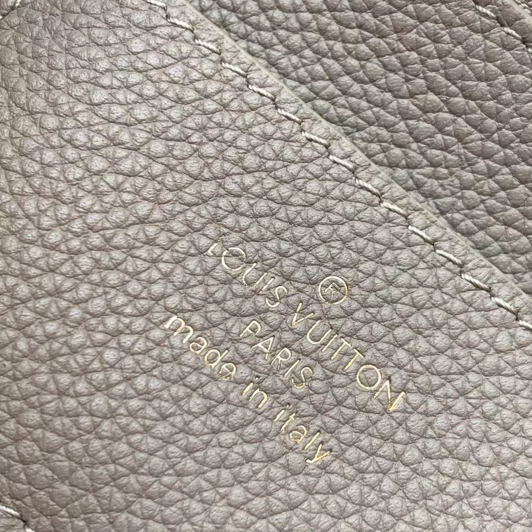 LV PONT 9 SOFT MM, LOUIS VUITTON LV