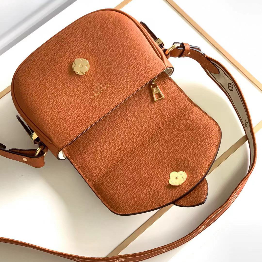 LV PONT 9 SOFT PM, LOUIS VUITTON LV