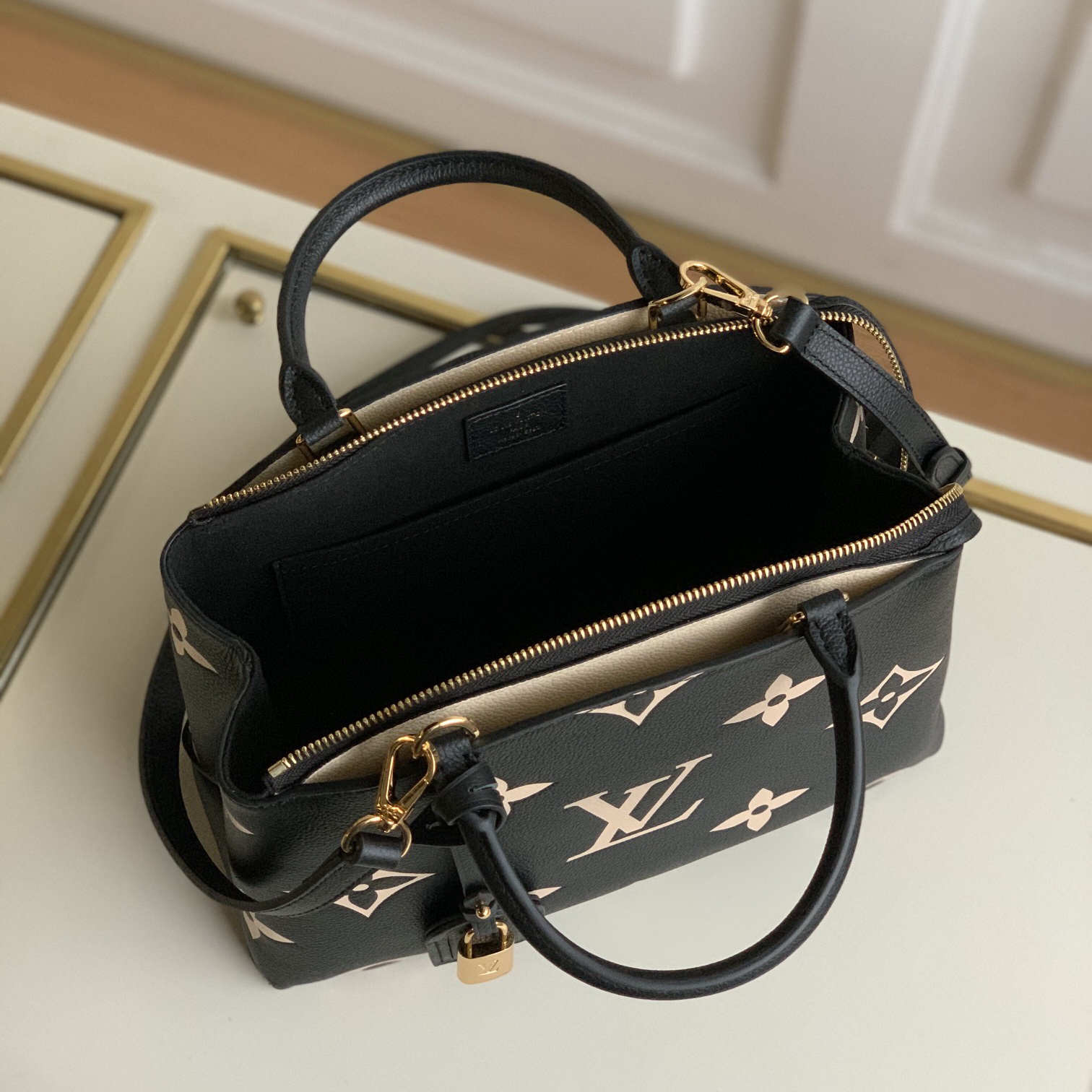 M58913  PETIT PALAIS, LOUIS VUITTON LV