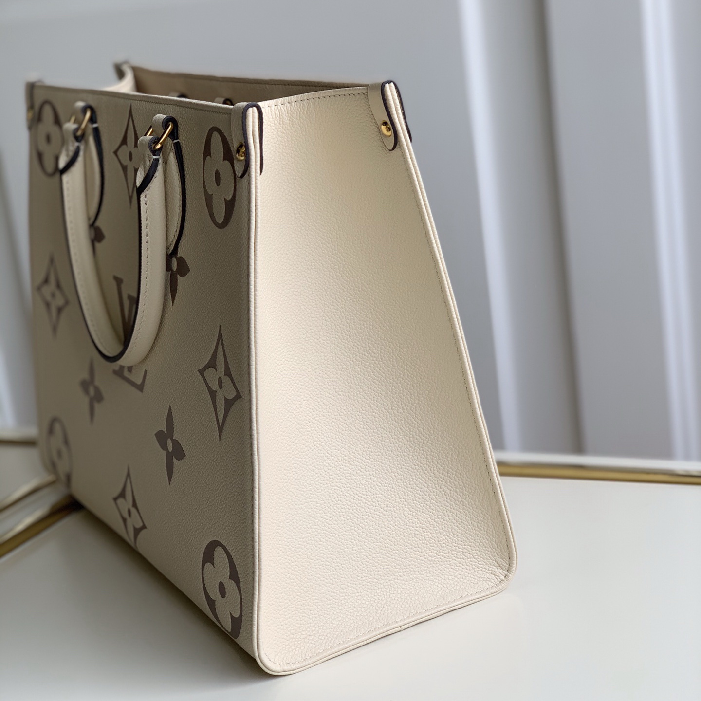 ONTHEGO MM, LOUIS VUITTON LV Women - Handbags - Shoulder Bags & Totes
