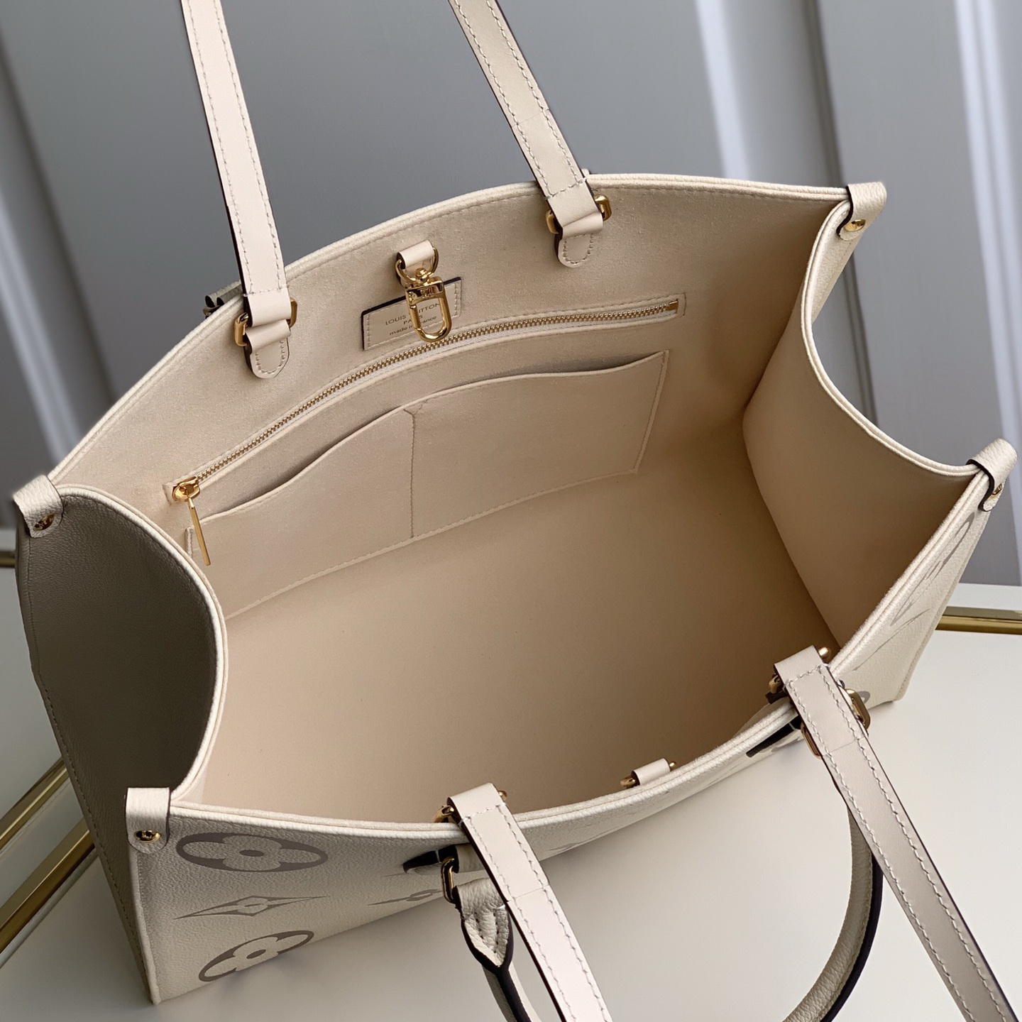ONTHEGO MM, LOUIS VUITTON LV Women - Handbags - Shoulder Bags & Totes