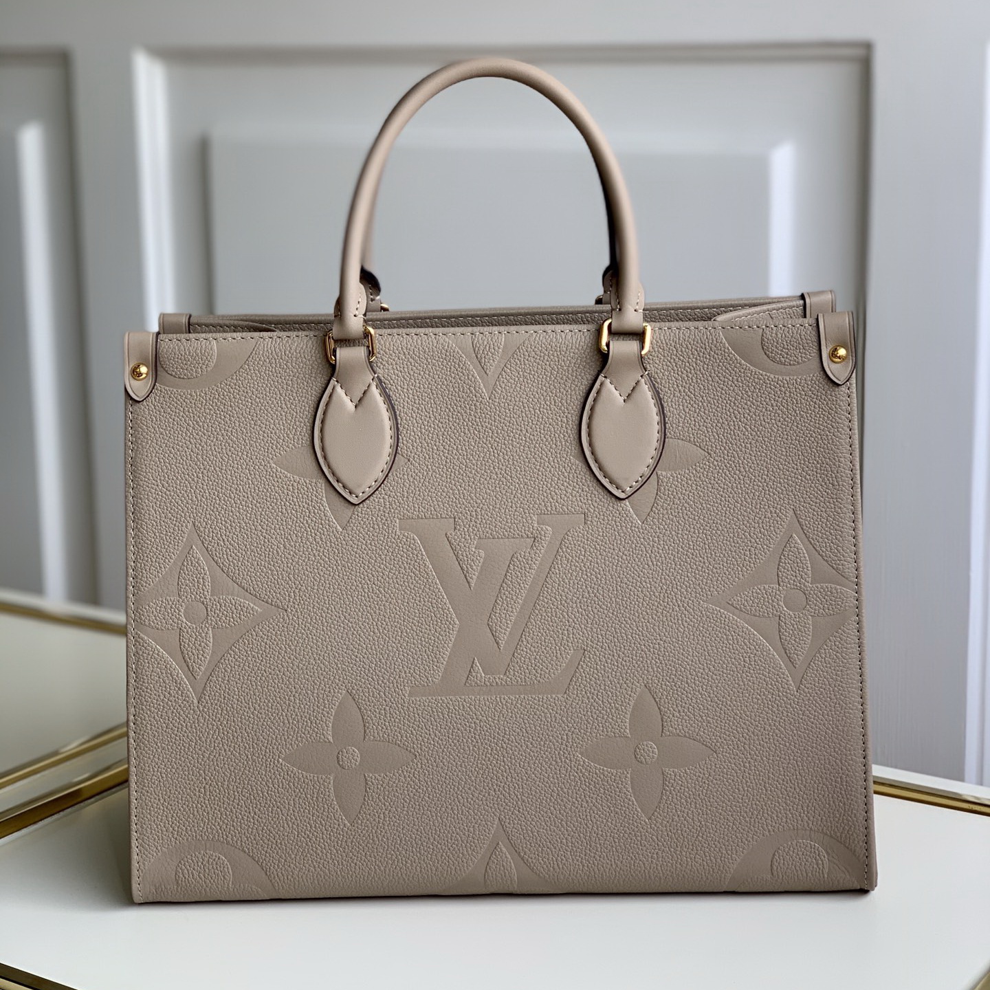 ONTHEGO MM, LOUIS VUITTON LV Women - Handbags - Shoulder Bags & Totes