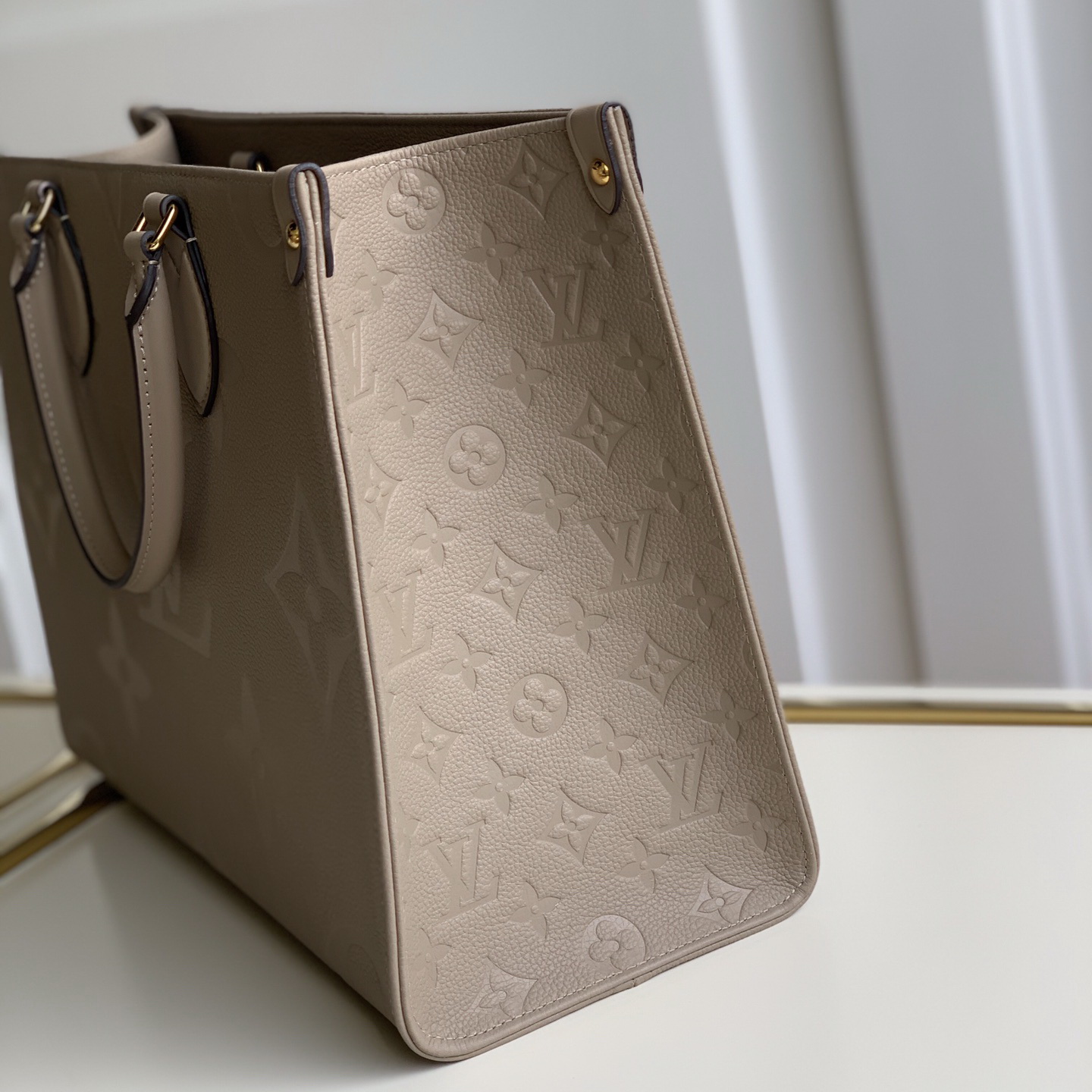 ONTHEGO MM, LOUIS VUITTON LV Women - Handbags - Shoulder Bags & Totes